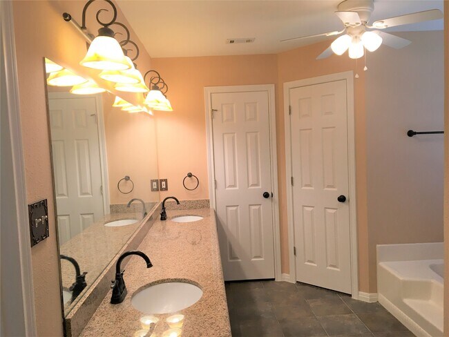 Building Photo - 12944 Orion Ct E