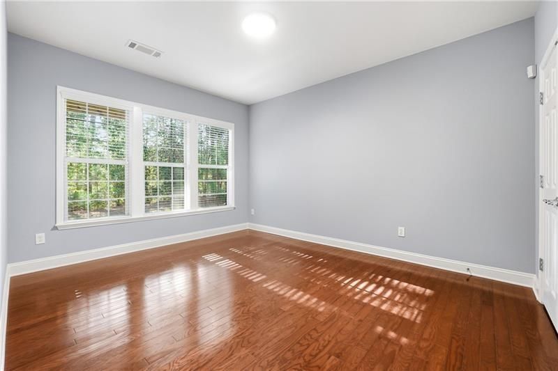 Building Photo - 3655 E Paces Walk