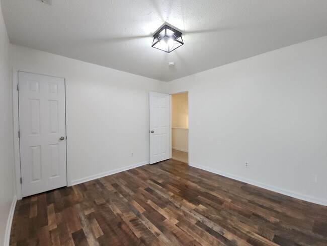 Building Photo - 205 Ashcroft Dr