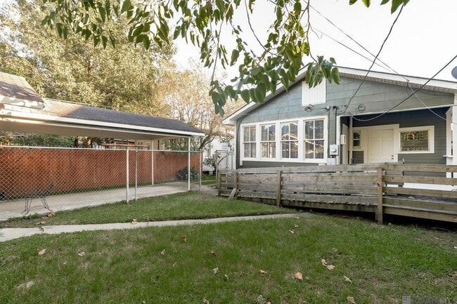 Building Photo - 2161 Oleander St