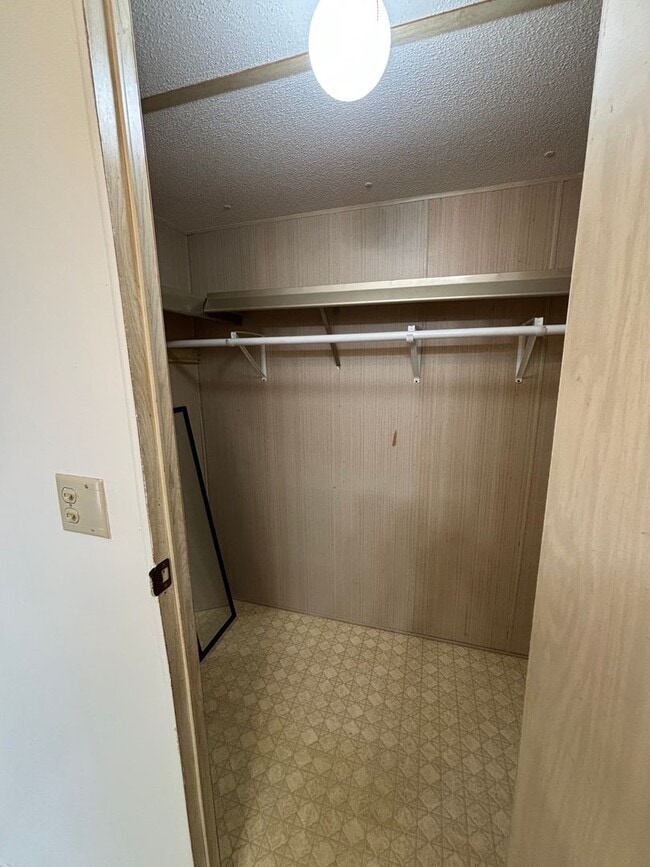 Building Photo - Two bedroom 2 bath mobile