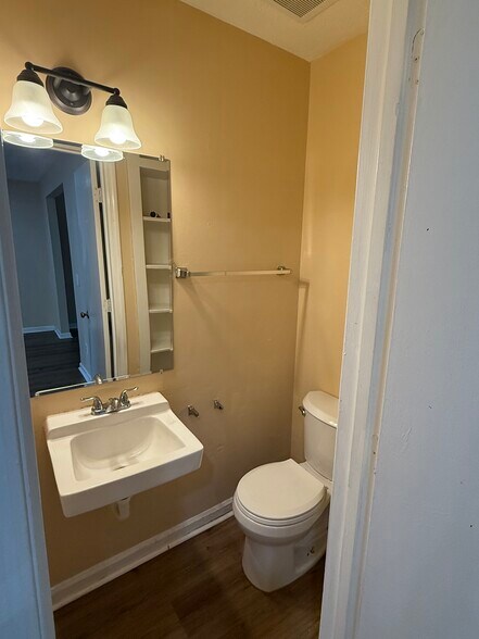 Building Photo - 1208 37th St