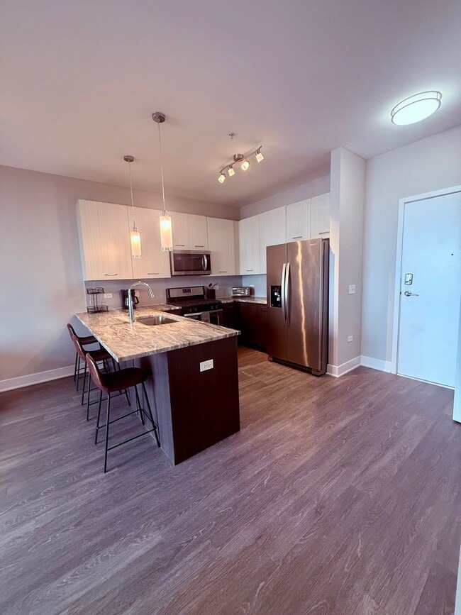 Building Photo - 18w070 Royce Blvd