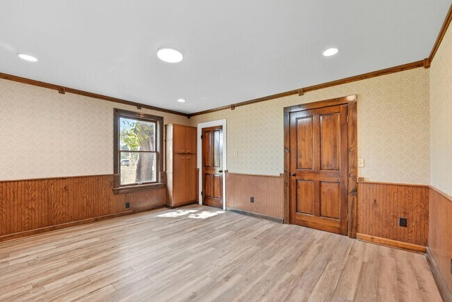 Building Photo - NEW LISTING! Spacious 3-Bedroom Home with ...