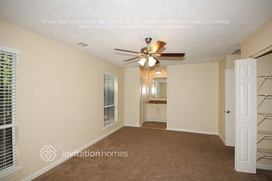 Building Photo - 1163 Sandalwood Dr