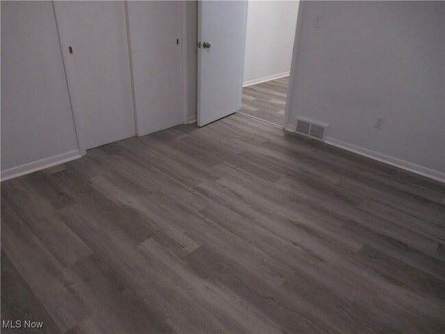 Building Photo - 285 Marion Dr