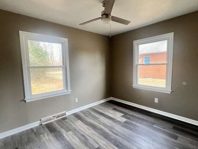 Building Photo - 709 Oxford St