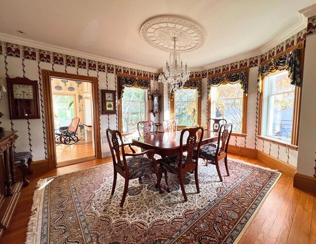 Building Photo - 12 Brook St