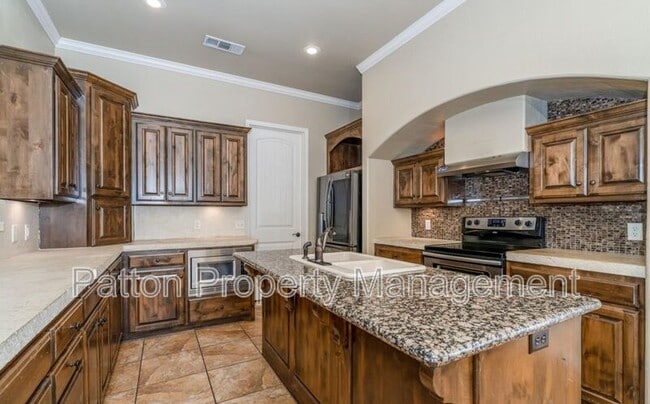 Building Photo - 7900 Shreveport Dr