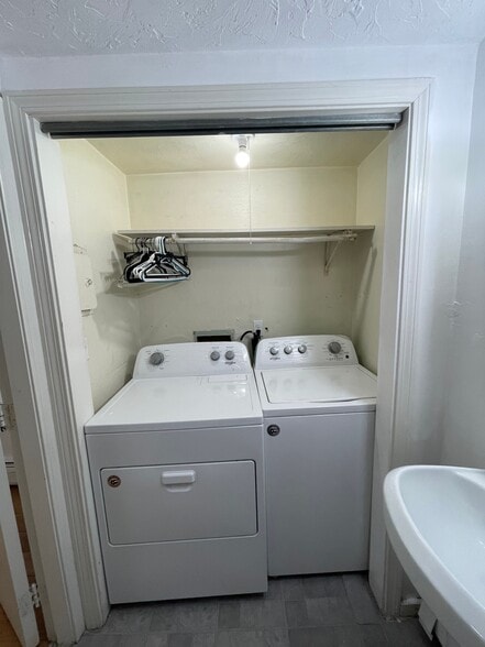 Building Photo - 241 Maverick St