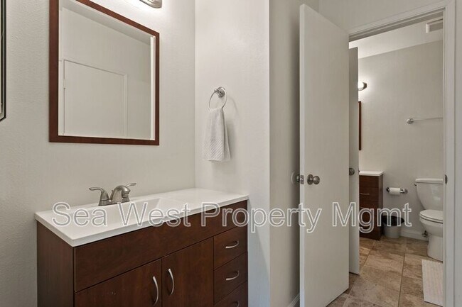 Building Photo - 820 Encinitas Blvd