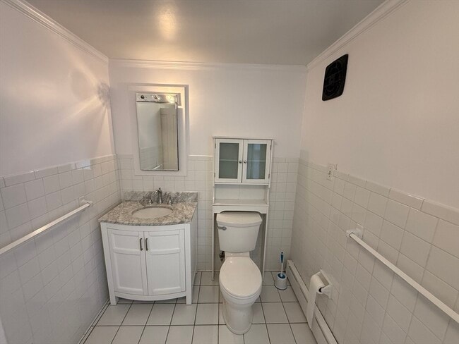 Building Photo - 22 Sweetser St