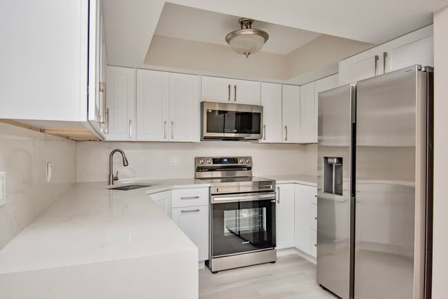 Building Photo - 4240 Village B Dr