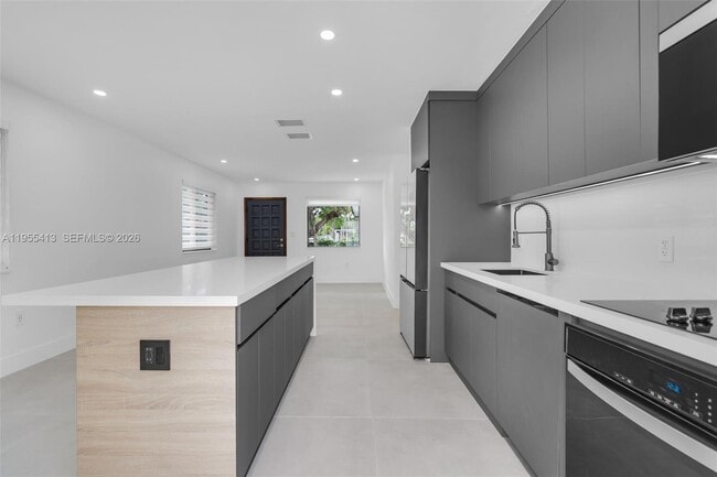 Building Photo - 1293 SW 22nd Ave