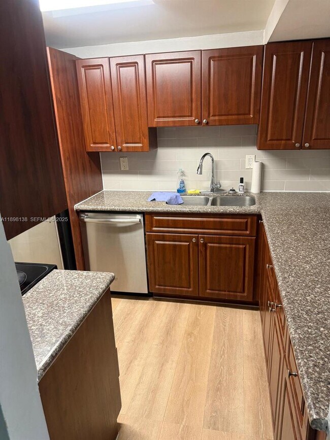 Building Photo - 6831 SW 147th Ave