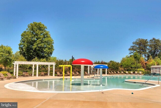 Building Photo - 100 Nestor's Pl