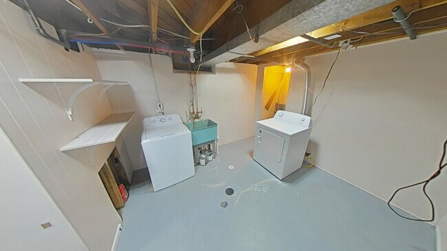 Building Photo - "3-Bed Home with Ample Space & Comfort in Clinton Township!"