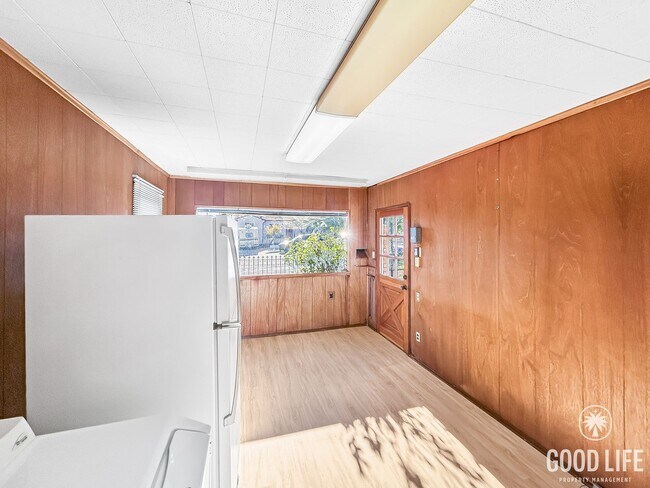 Building Photo - Beautiful 3BD/2BA W/ Private Pool, Garage, and A/C in Ocean Beach!