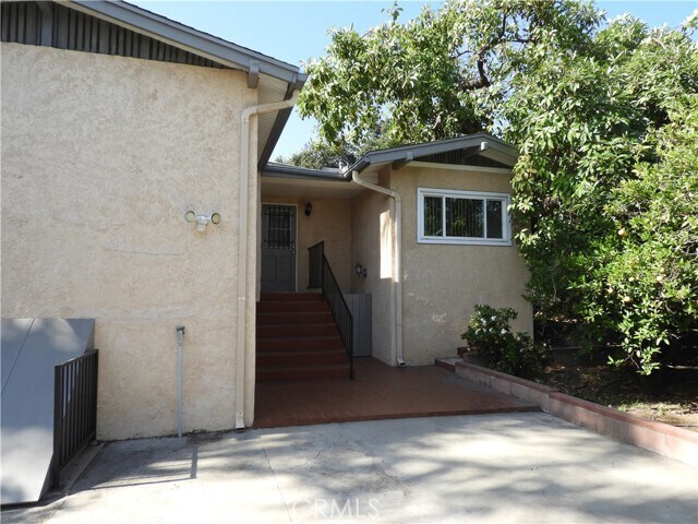 Building Photo - 1554 Las Lunas St