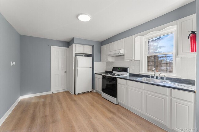 Building Photo - 234 Edwards Pl