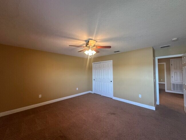 Building Photo - 2412 Country Pond Ct