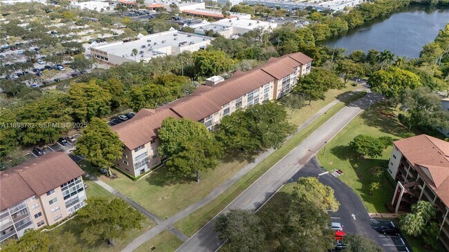 Building Photo - 12750 SW 4th Ct