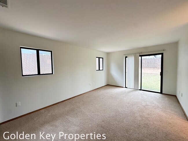 Building Photo - Single-level 4-Bedroom home on a large cor...