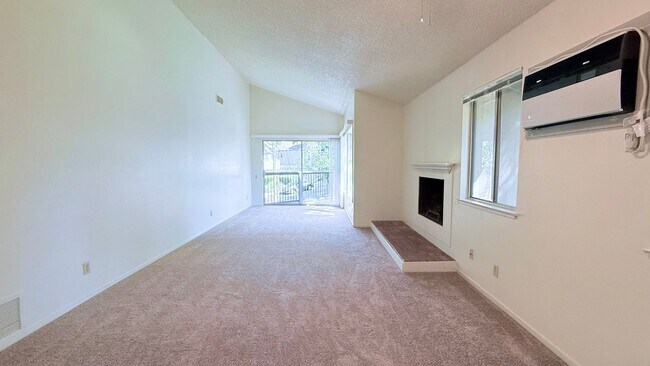 Building Photo - 929 Dewing Ave