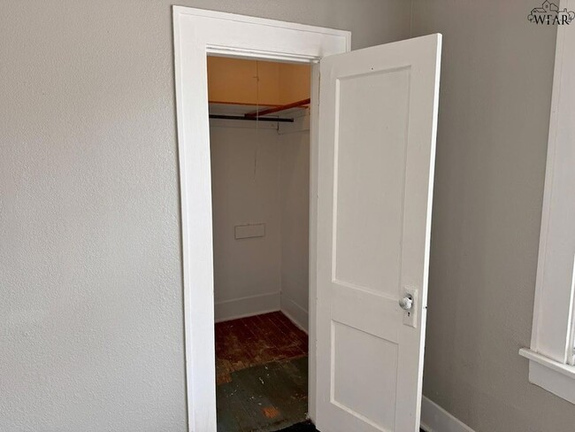 Building Photo - 1916 7th St