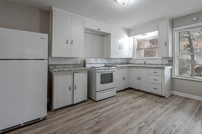 Building Photo - 1312 16th St