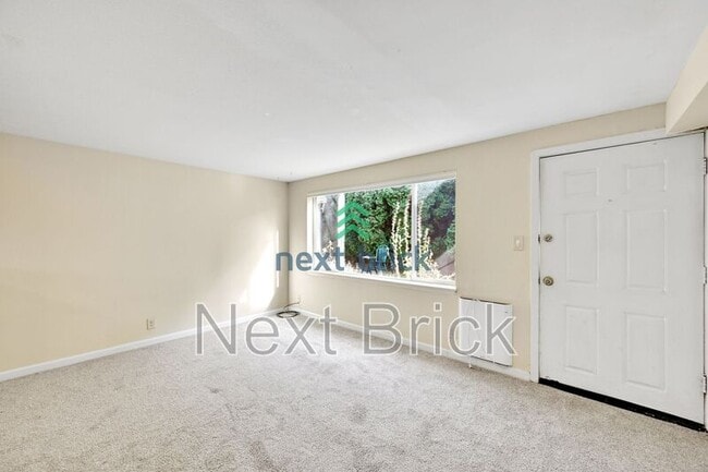 Building Photo - 701 S Kenyon St