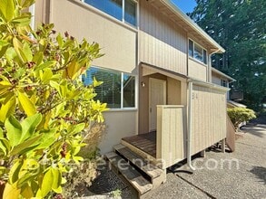 Building Photo - 2-Bedroom 1.5-Bathroom Condo in West Olympia
