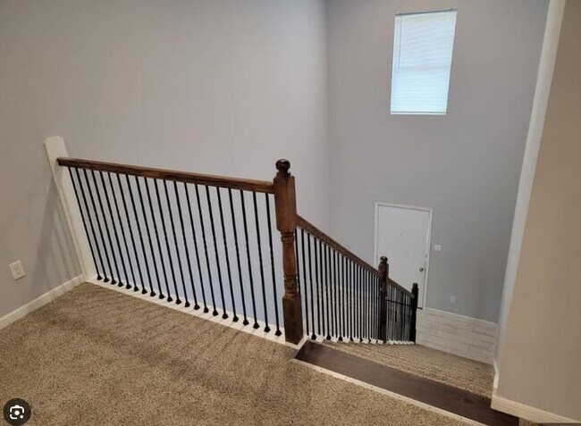 Building Photo - 8203 Oak Knoll Ln