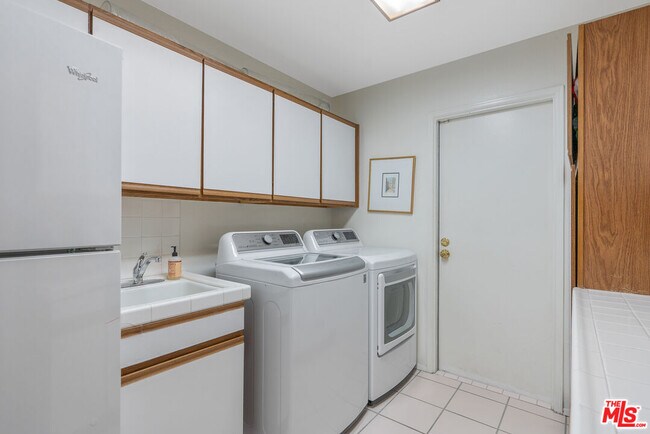 Building Photo - 3599 El Gaucho Cir E
