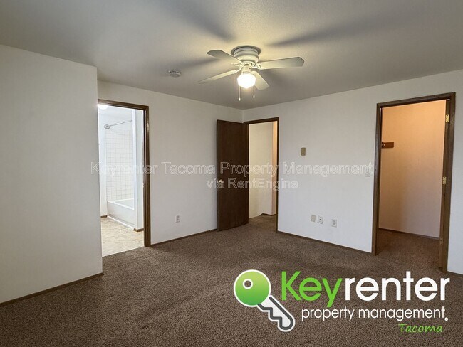 Building Photo - 7410 63rd St Ct W