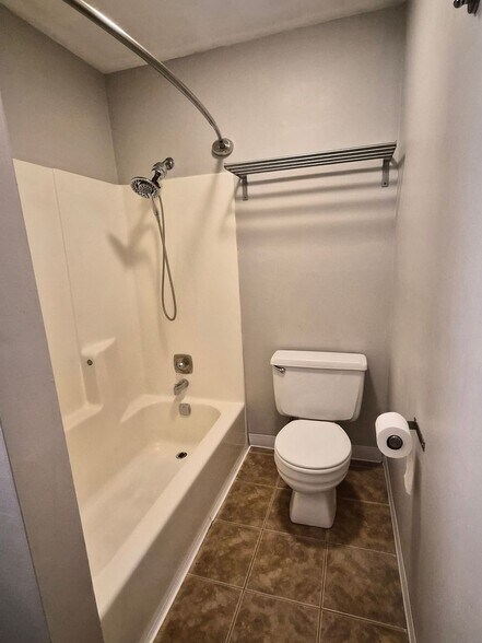 Building Photo - 1482 Stonebridge Cir