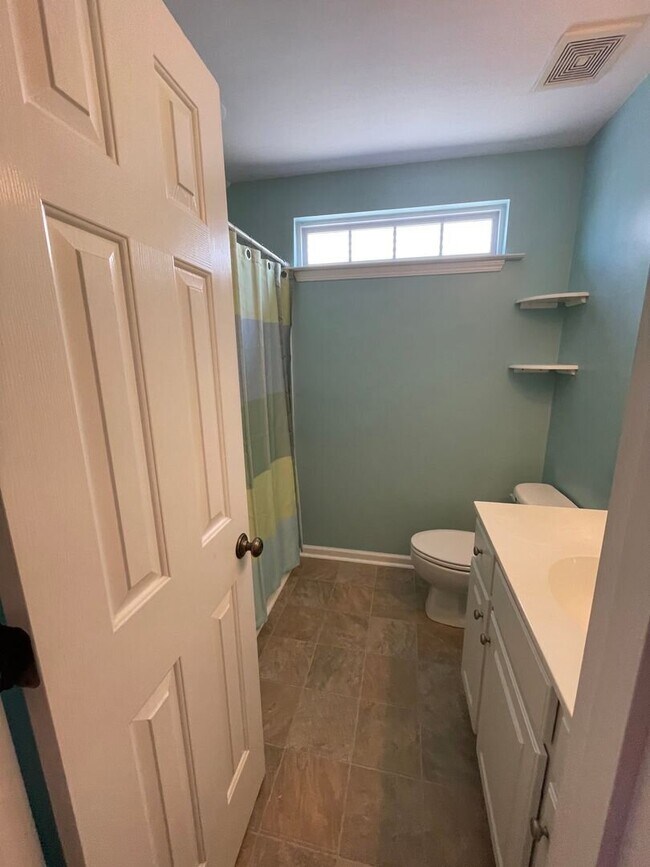 Building Photo - Lovely 3 Bedroom 2.5 bath Home in Bridges Estates, walking distance to Bridgeway Station!!