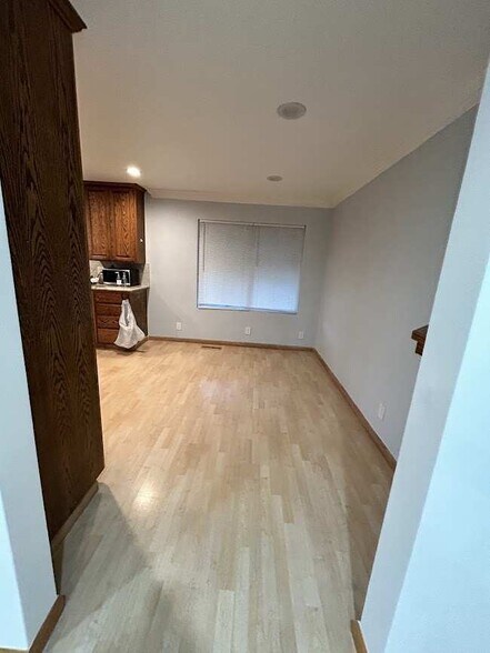 Building Photo - 1240 Oak Knoll Dr