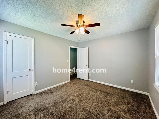 Building Photo - Cozy, Ranch Style Home w/ Stainless Steel ...