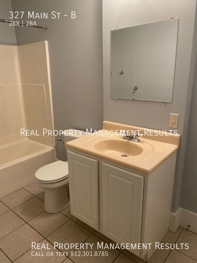 Building Photo - 327 Main St