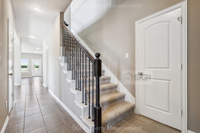 Building Photo - 209 Cedar Elm Ln