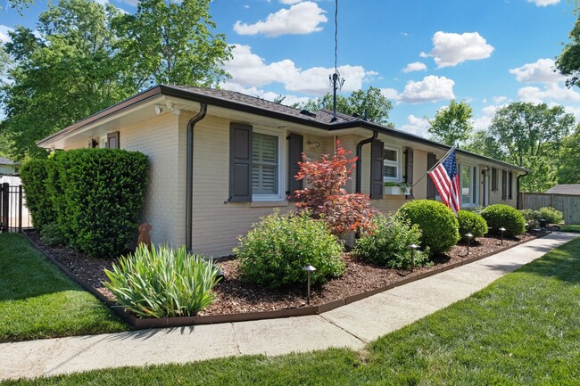 Building Photo - 700 Mohawk Dr