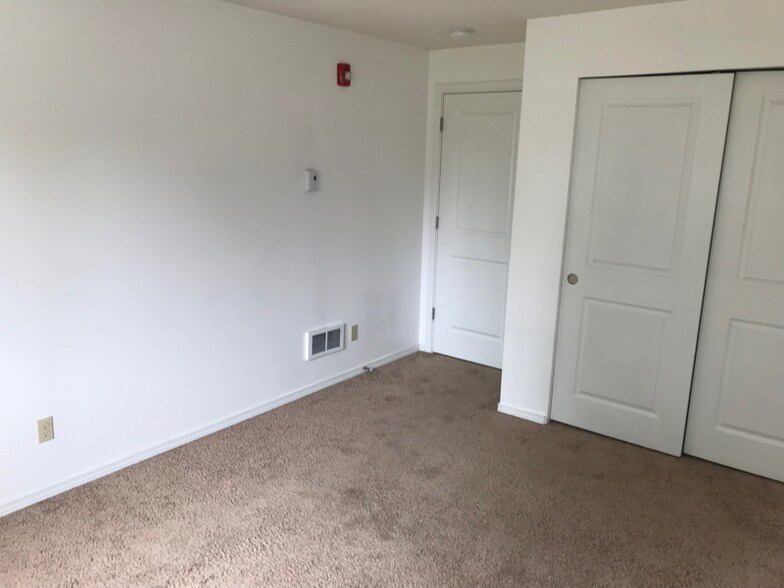 Building Photo - 4220 S 164th St