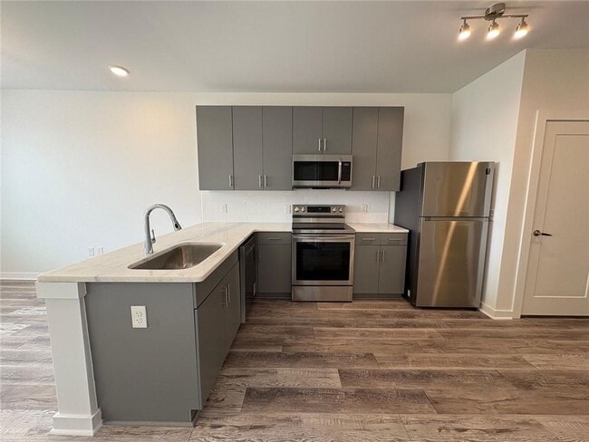 Building Photo - 525 Parkway Dr