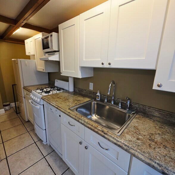 Building Photo - 322 W George St