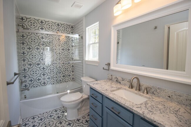 Building Photo - Charming 3-Bed, 3.5-Bath Home Near Augusta...