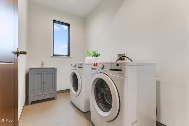 Building Photo - 12480 Viewcrest Rd