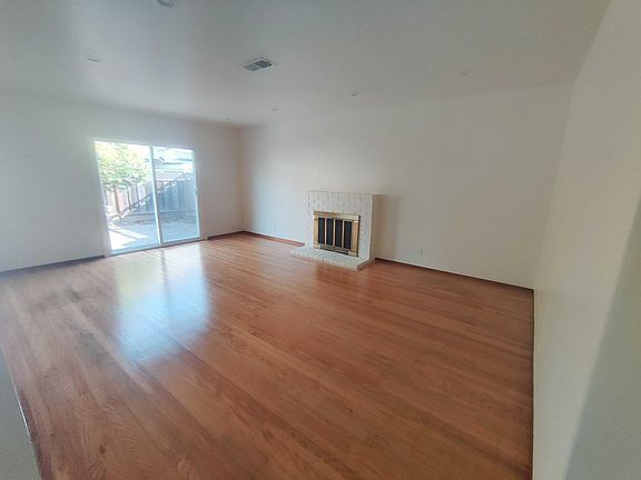 Building Photo - Newly remodel home.