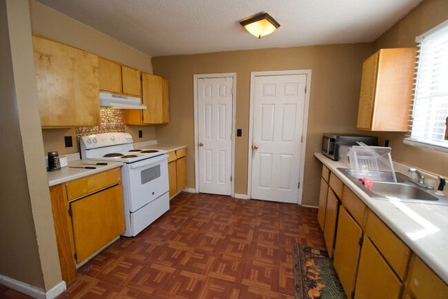 Building Photo - Comfortable Opelika Home — Convenient Location