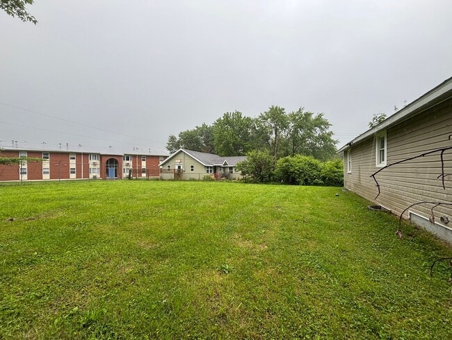 Building Photo - Adorable 2 Bedroom 1 Bathroom Home!!